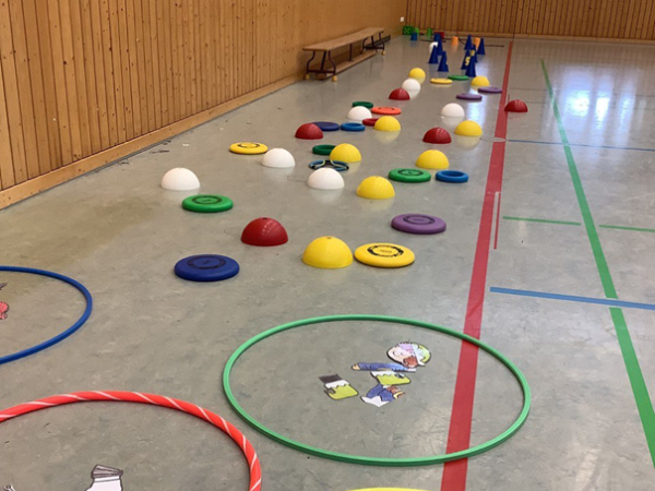 Faschingspacour in der Grundschule